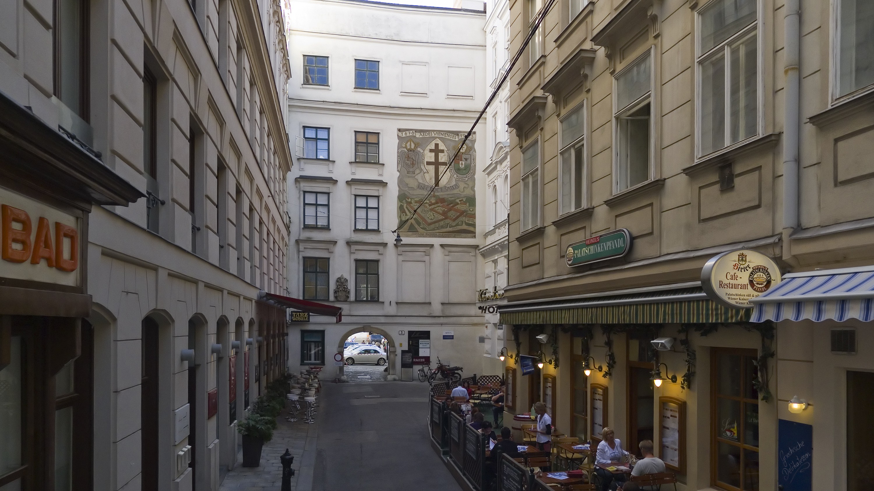 Heiligenkreuzerhof Market, Vienna