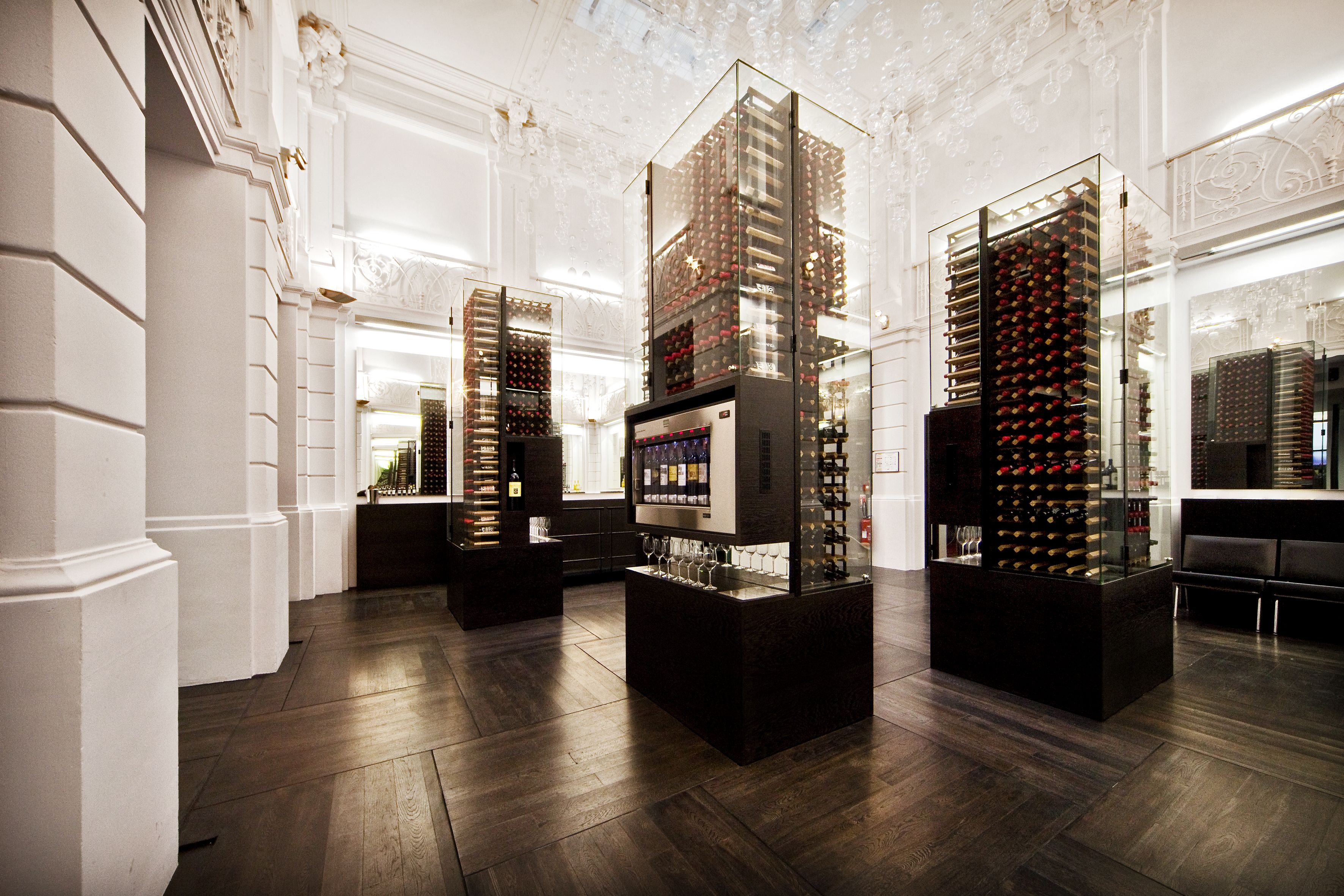 Max Bordeaux, Wine gallery and cellar