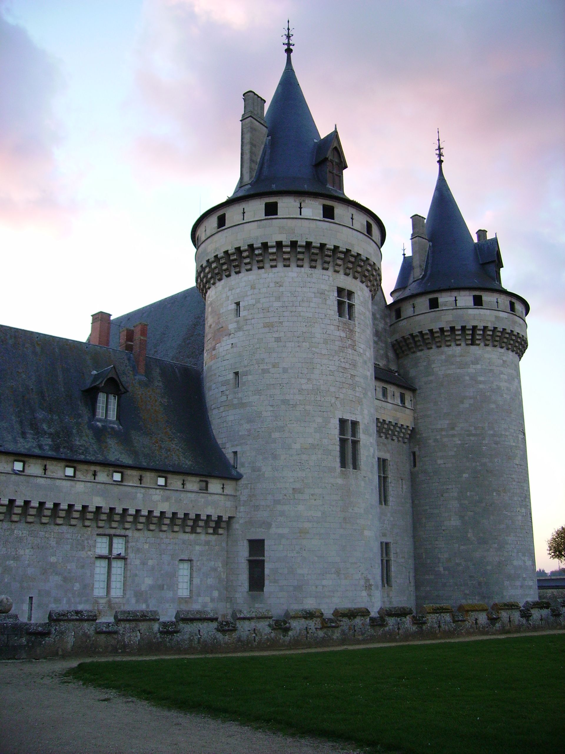 Sully Castle, Chemin de la Salle Verte, Sully-sur-Loire, France