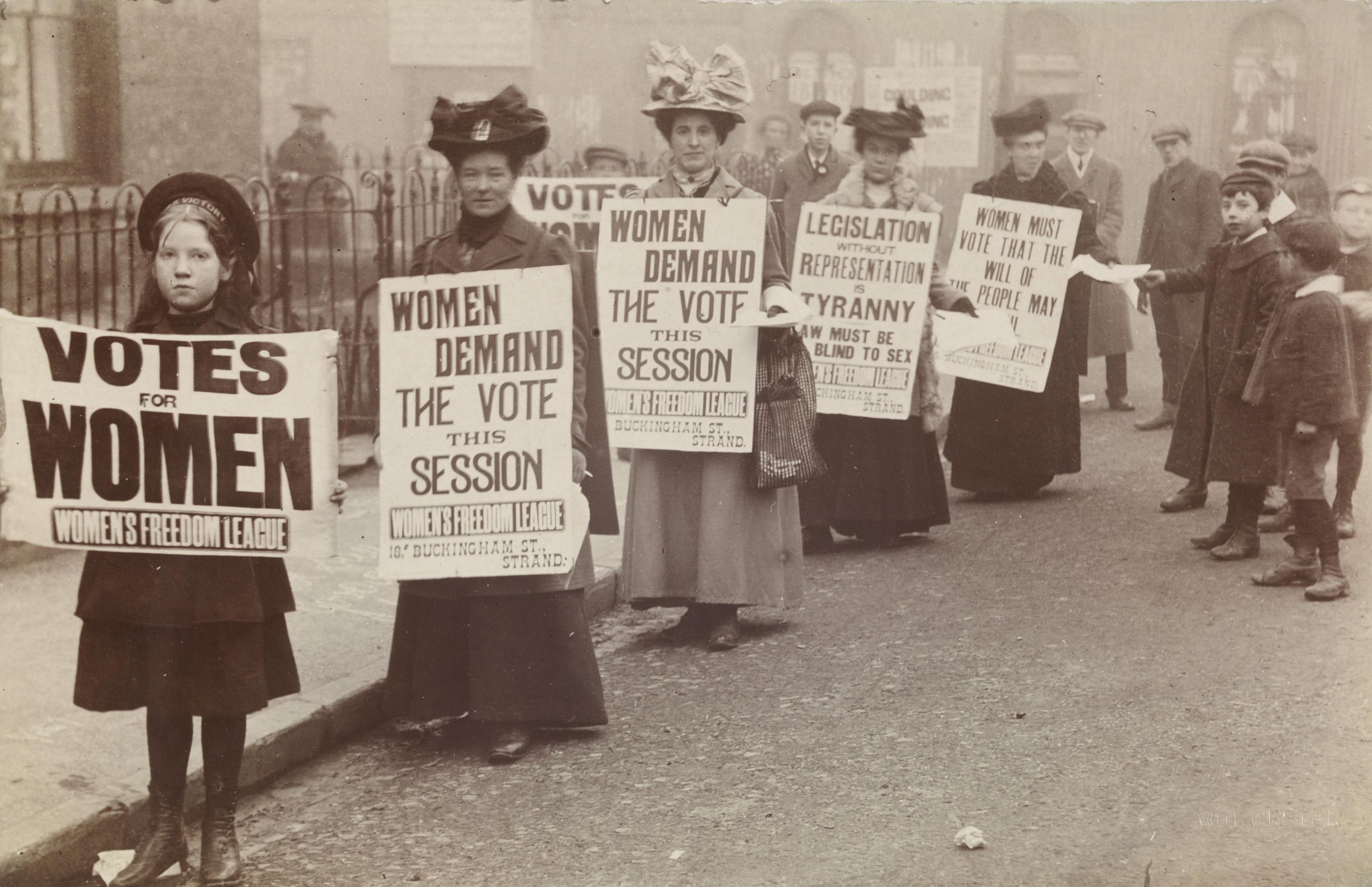 Women stand in gutter for a poster parade organised by the Women's Freedom League to promote the suffrage message © Museum of London.