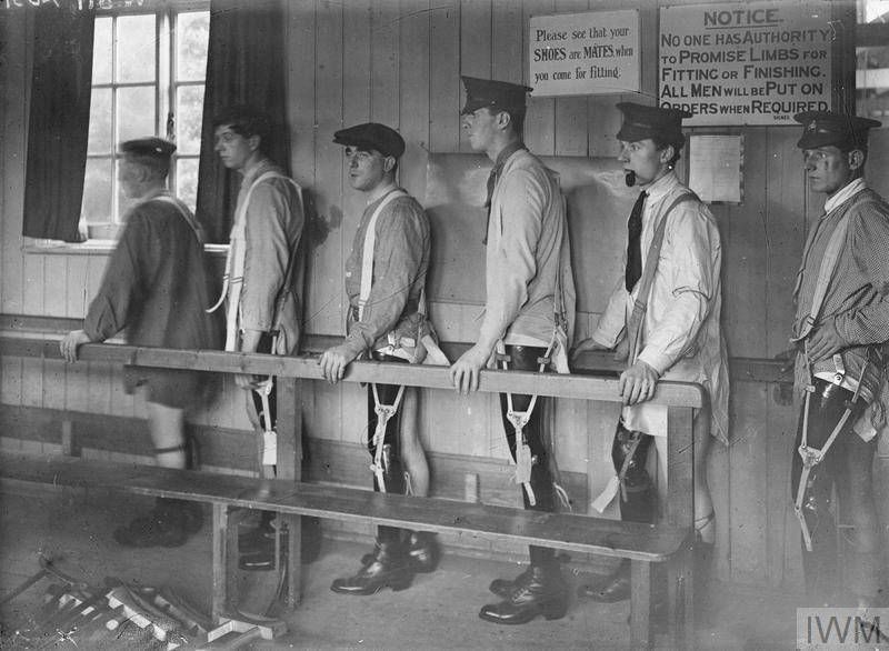 Roehampton, patients being taught to use their new artificial limbs © IWM (Q 33690) 