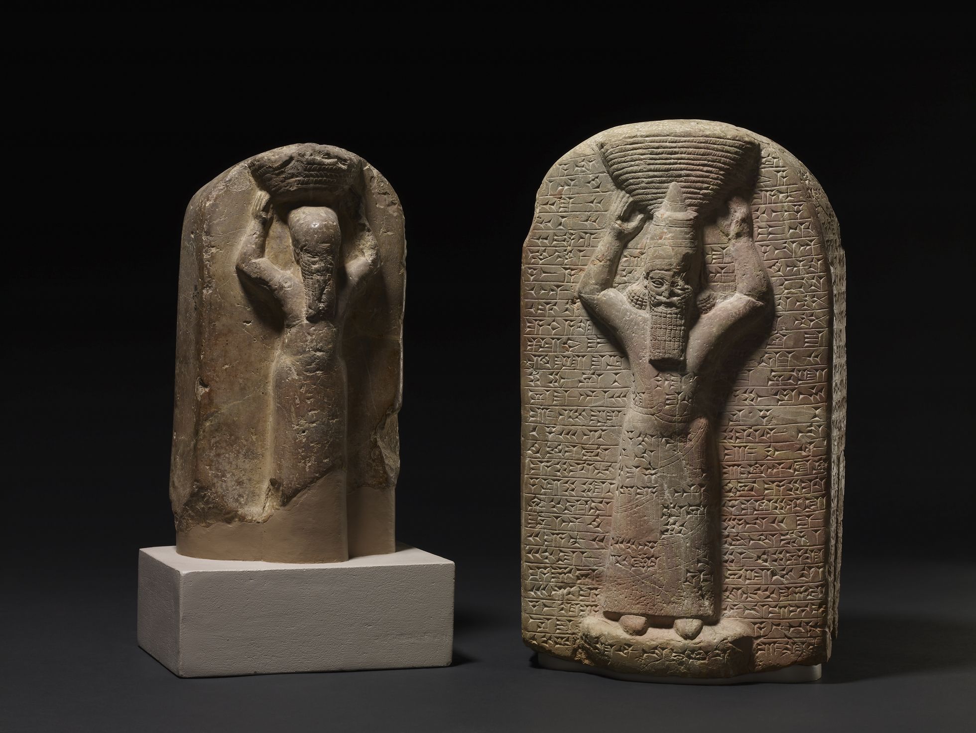 Stone stele depicting Ashurbanipal (right), South Iraq, Marduk temple (Babylon), 668BC – 665BC. His brother Shamash-shumu-ukin (left), South Iraq, Temple of Nabu (Borsippa), 668BC – 655BC © The Trustees of the British Museum