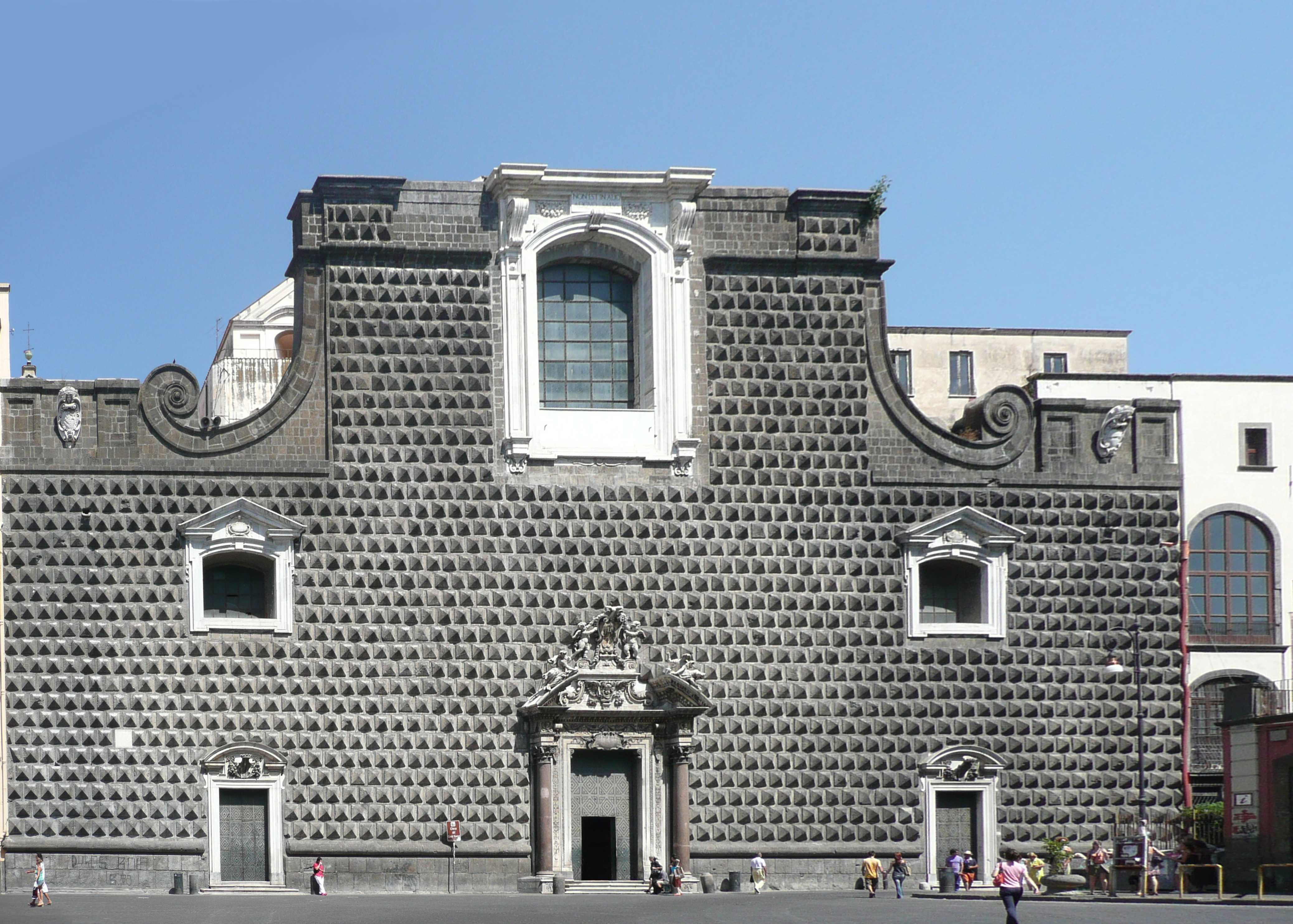 Chiesa_del_Gesù_Nuovo_Napoli.jpg/Wikimedia CC BY-SA 2.0 https://creativecommons.org/licenses/by-sa/2.0/deed.en