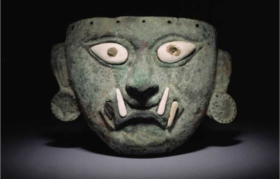 Masque funéraire représentant le visage d'ai apaec, culture mochica, 100-800 ap J-C.  © Musée Larco, Lima, Pérou