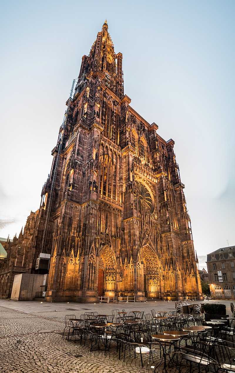 https://commons.wikimedia.org/wiki/File:Cath%C3%A9drale_Notre-Dame_de_Strasbourg_%C3%A0_l%27aurore.jpg#/media/File:Cathédrale_Notre-Dame_de_Strasbourg_à_l'aurore.jpg