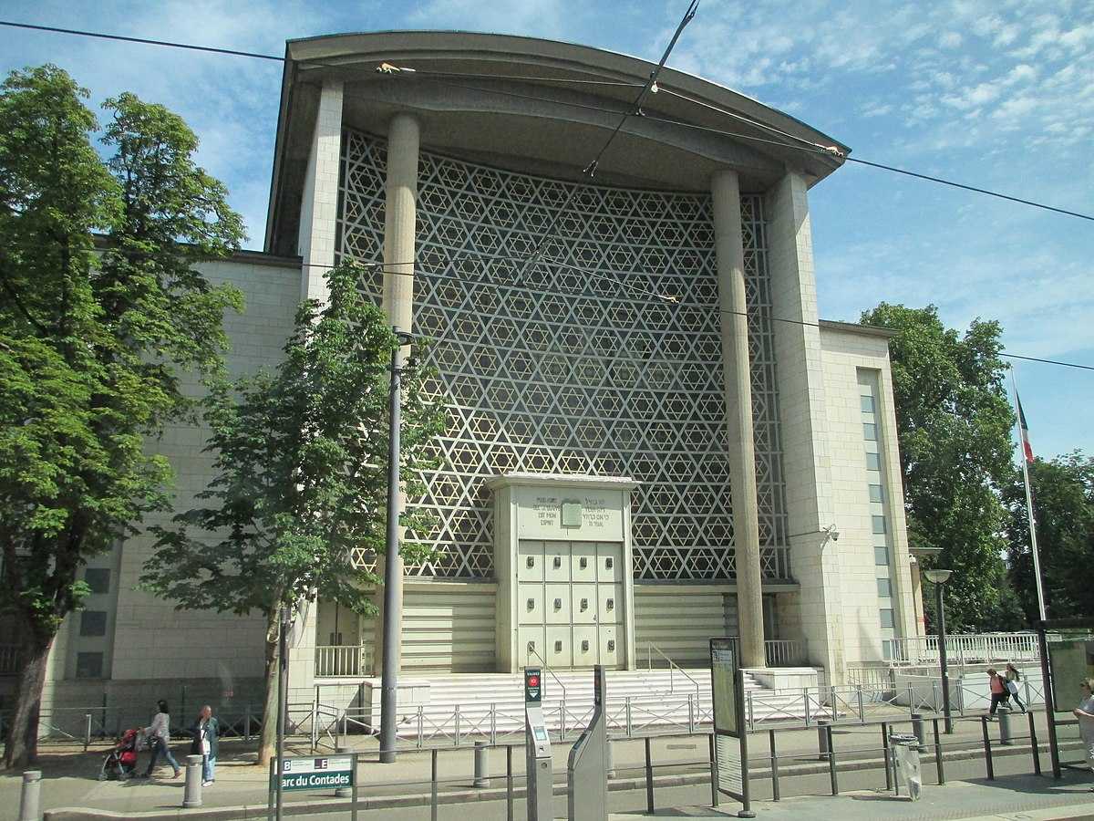 https://commons.wikimedia.org/wiki/File:Synagogue_de_la_Paix_in_Strasbourg.jpg#/media/File:Synagogue_de_la_Paix_in_Strasbourg.jpg
