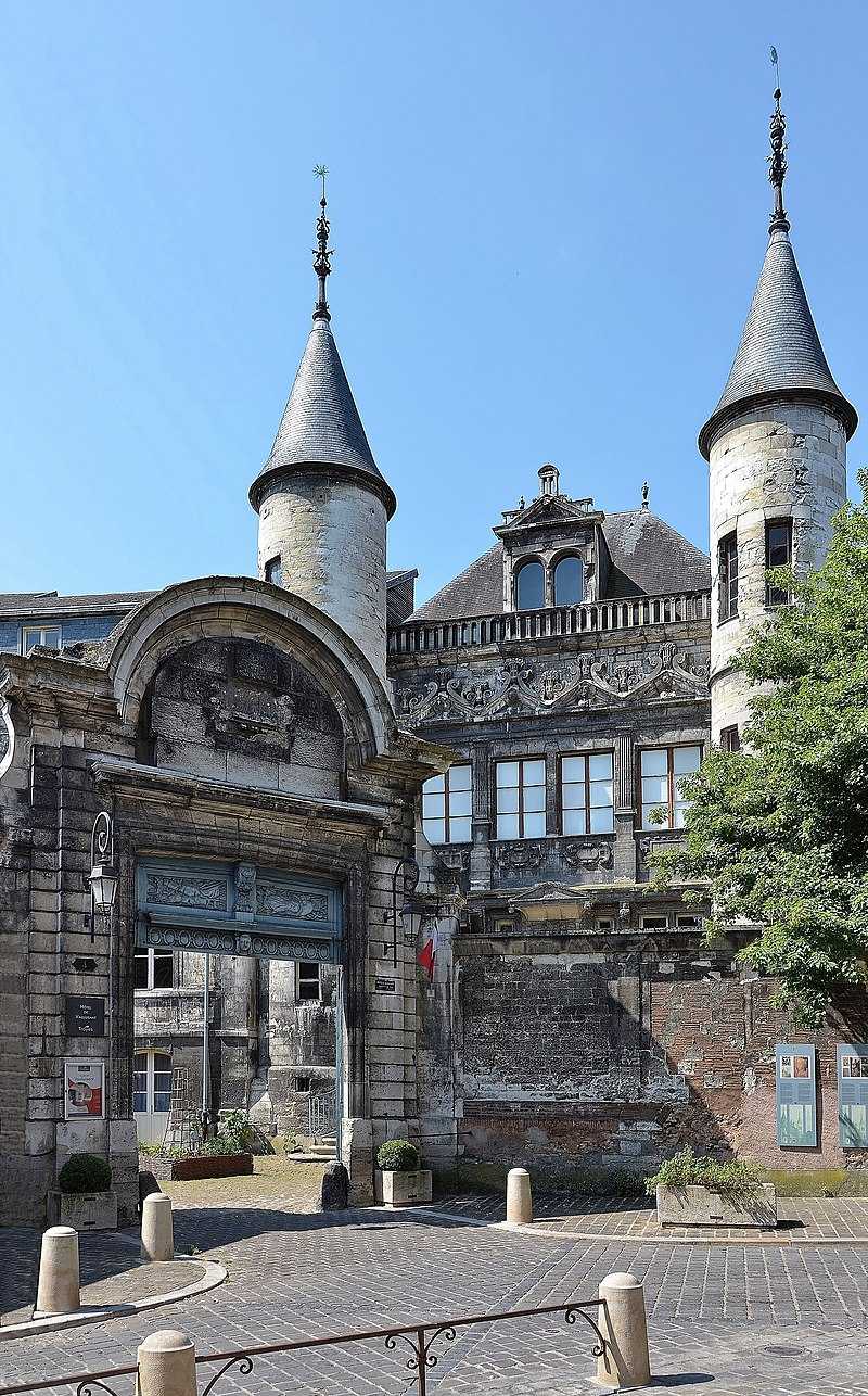 https://commons.wikimedia.org/wiki/File:Troyes_(Aube)_-_Mus%C3%A9e_de_Vauluisant_(26418989183).jpg#/media/File:Troyes_(Aube)_-_Musée_de_Vauluisant_(26418989183).jpg 