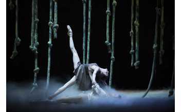 L 'Histoire de Manon. Copyright : Julien Benhamou / Opéra national de Paris. 16/04/2015