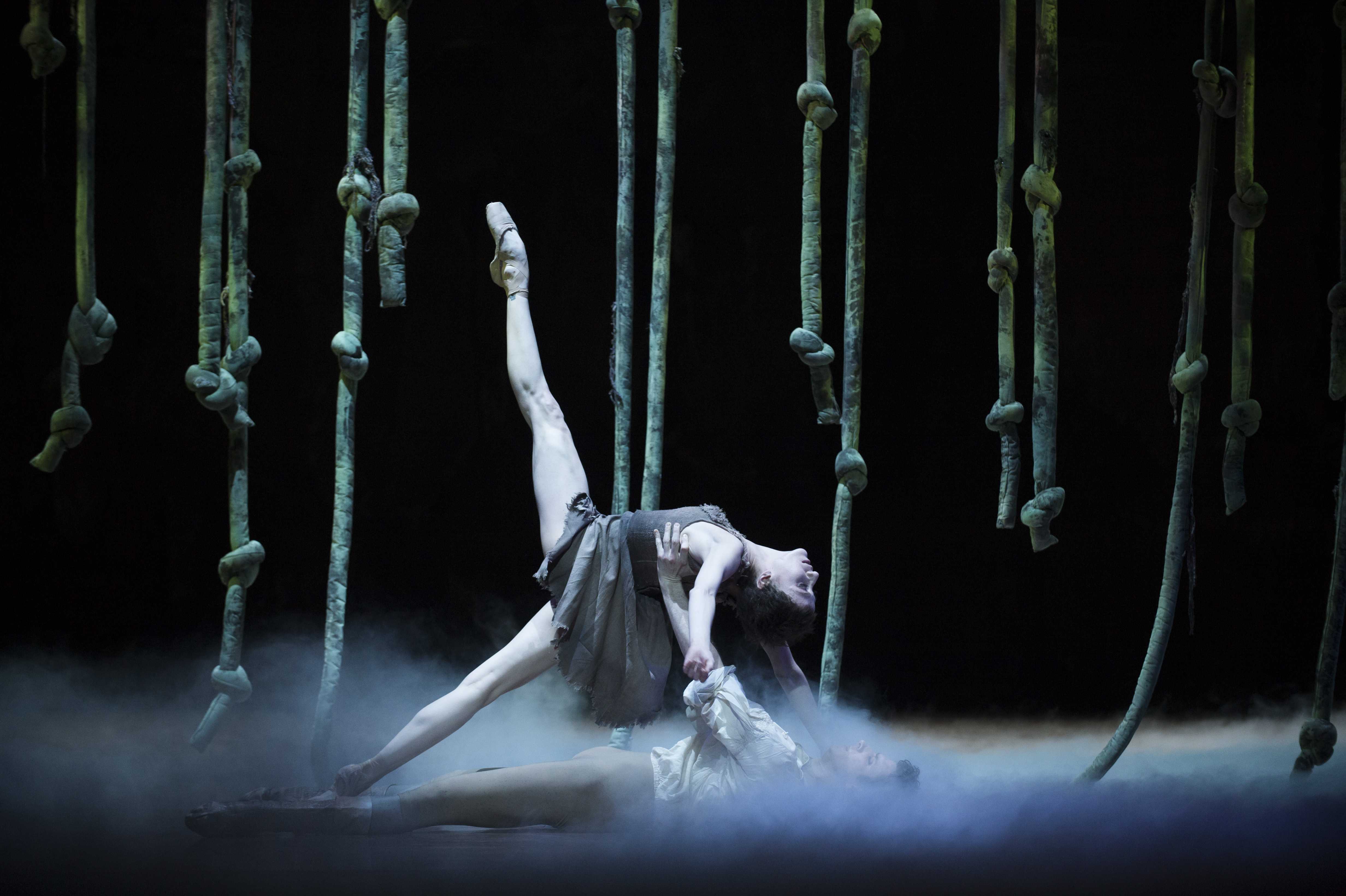 L 'Histoire de Manon. Copyright : Julien Benhamou / Opéra national de Paris. 16/04/2015