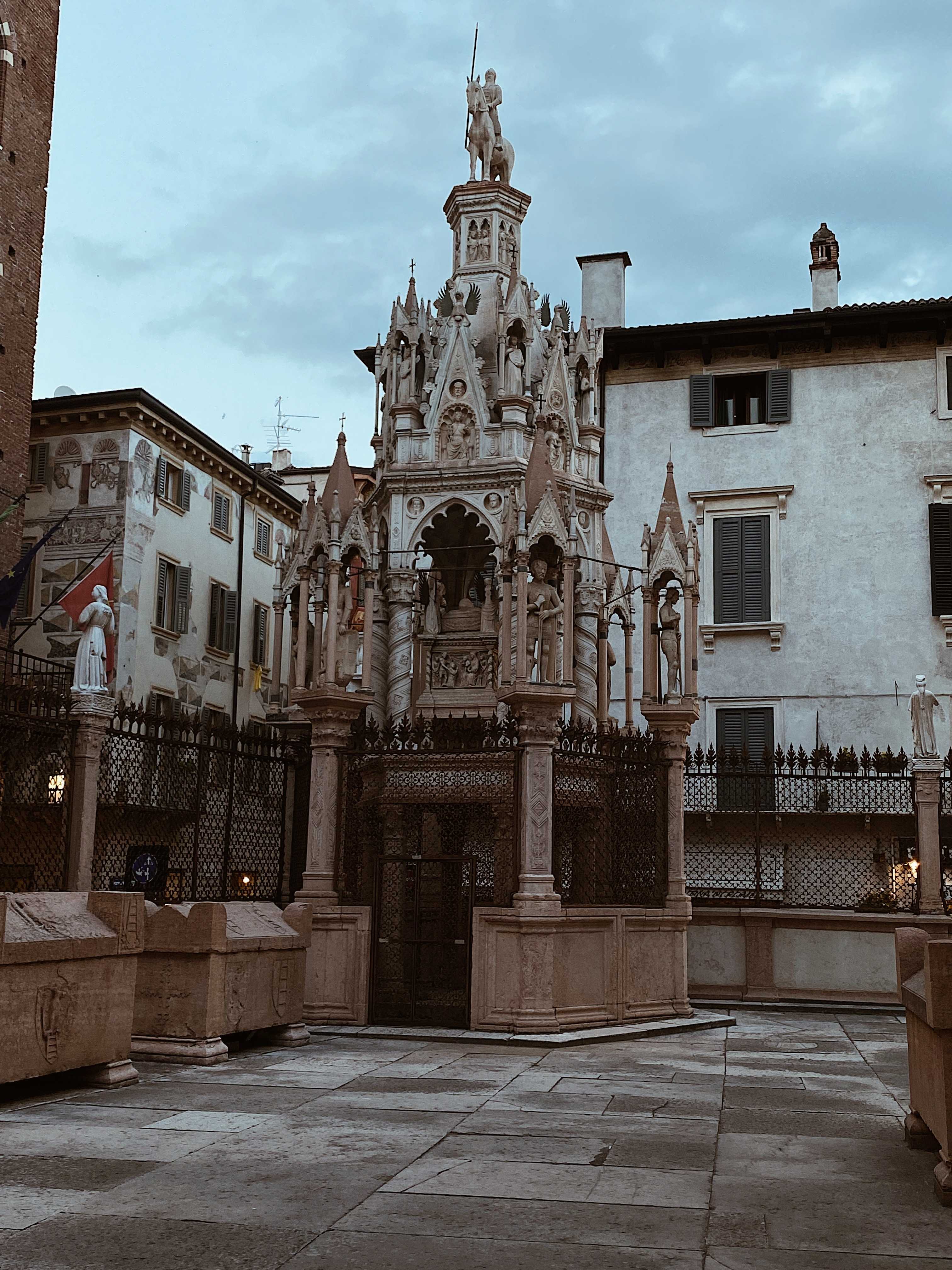 Arche Scaligere ( Scaligeri Tombs), Verona