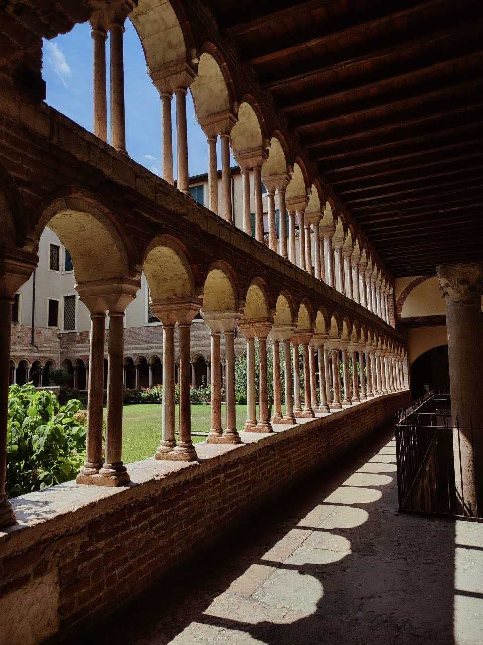 Capitular Library, Verona