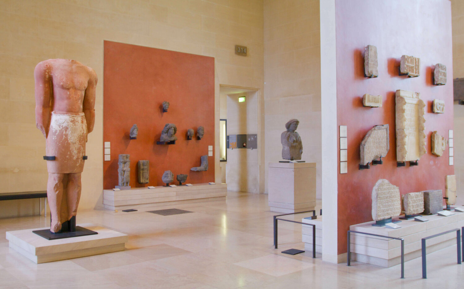 Statue-lihyanite-dArabie-saoudite-deposee-au-Musee-du-Louvre-©-Commission-for-AlUla-RCU-2022