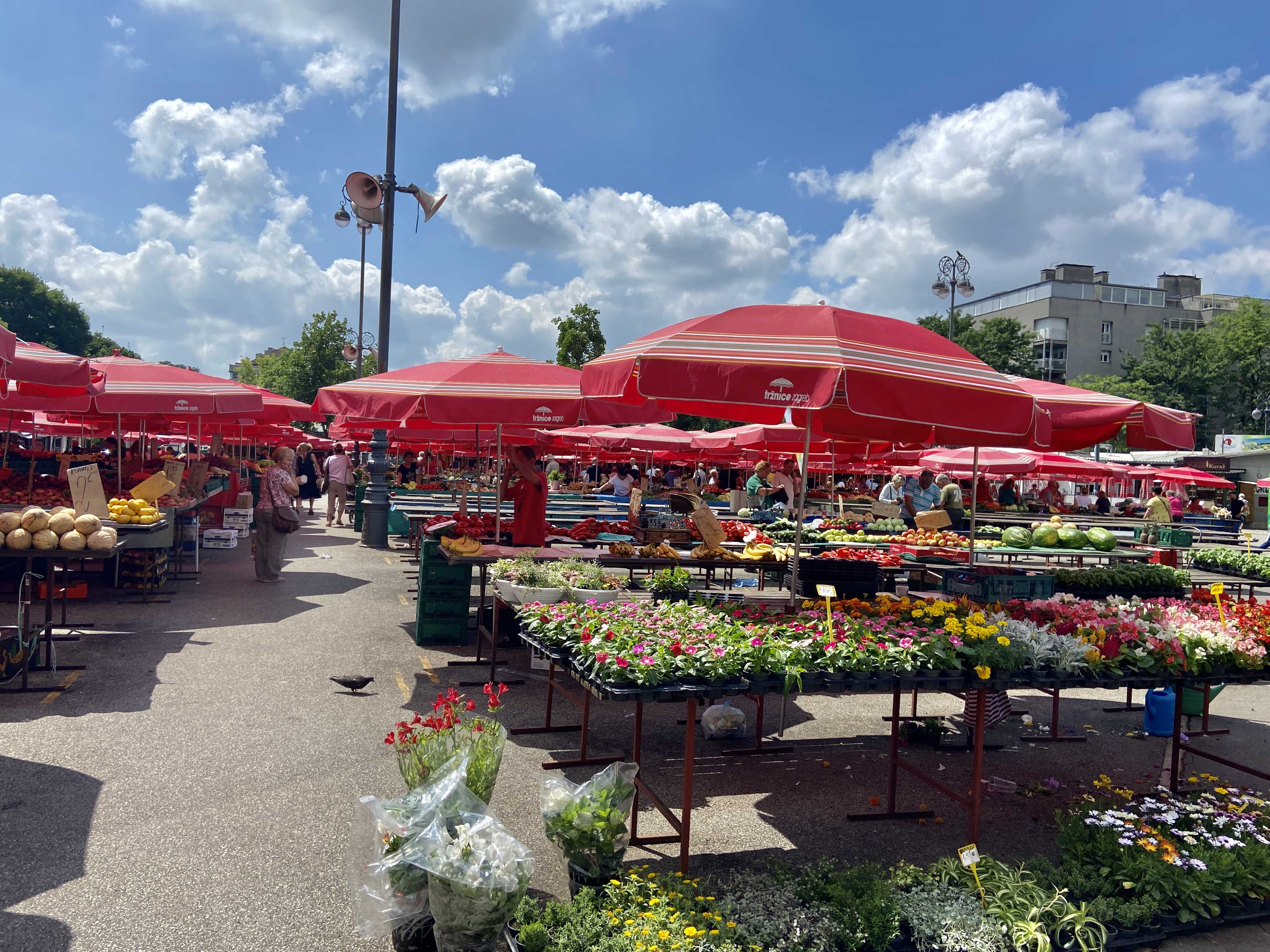 Kvatrić, market in Zagreb