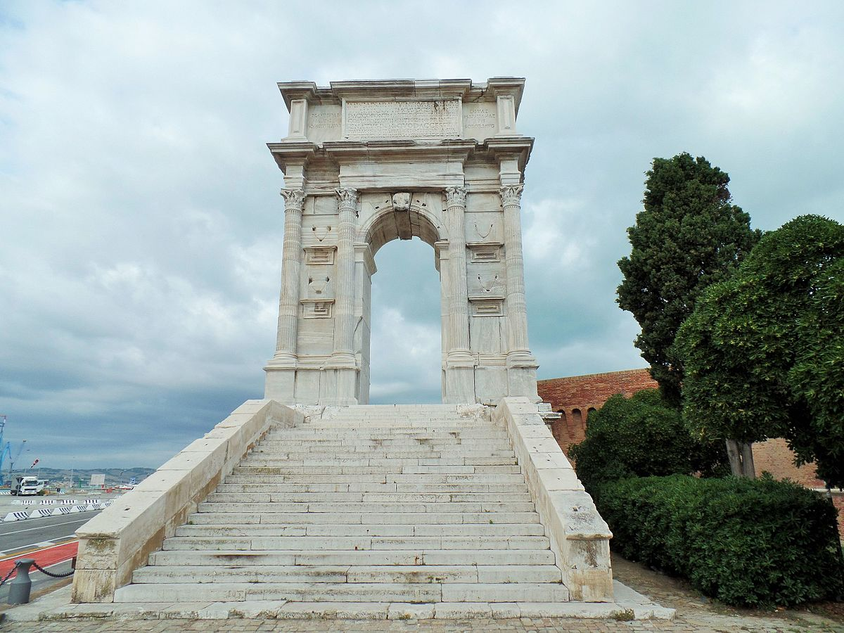 Arco di Traiano Ancona vista frontale.JPG / Claudio.stanco 